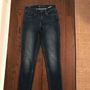 Levi’s size 23 (fit size 0-2) skinny jeans